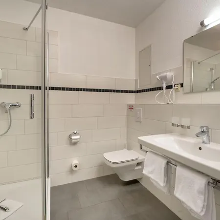 & Gaestehaus Luetten Klein 3* Ρόστοκ