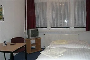 & Gaestehaus Luetten Klein מלון 3*